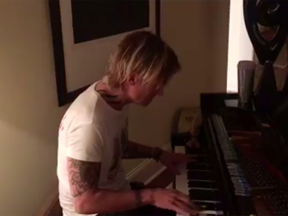 Just a Man and His Piano: Watch Keith Urban’s Captivating Medley of “The Fighter” and “Blue Ain’t Your Color”